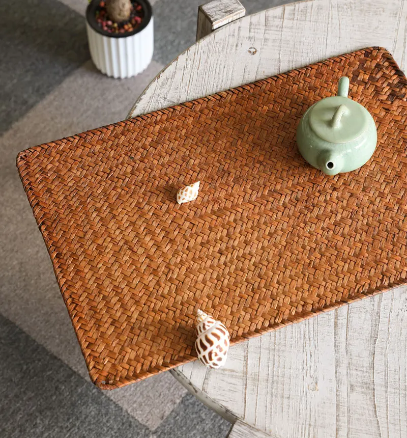 Rectangular woven seagrass placemat for natural table décor