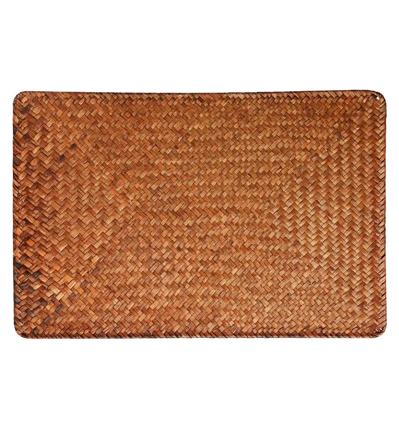 Rectangular woven seagrass placemat for natural table décor
