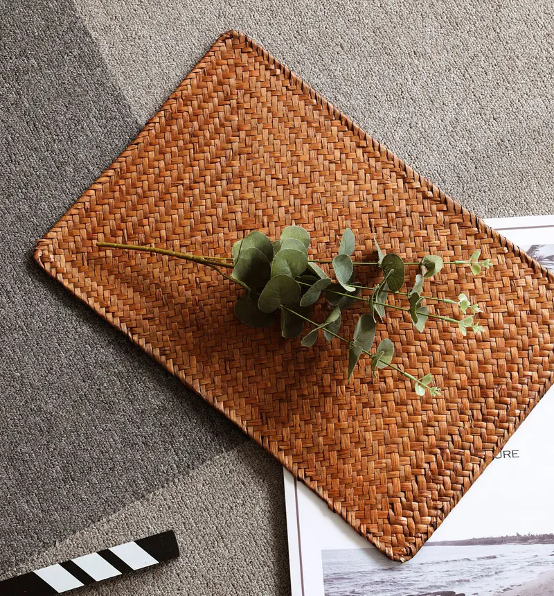 Rectangular woven seagrass placemat for natural table décor